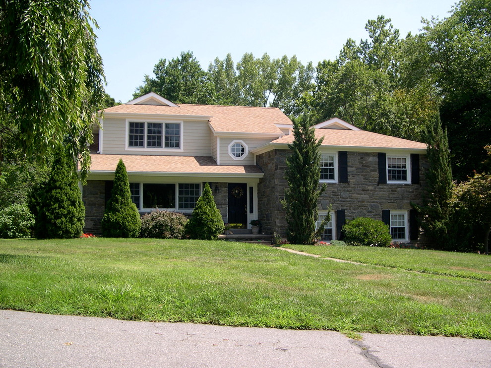 Example of a transitional home design design in Philadelphia