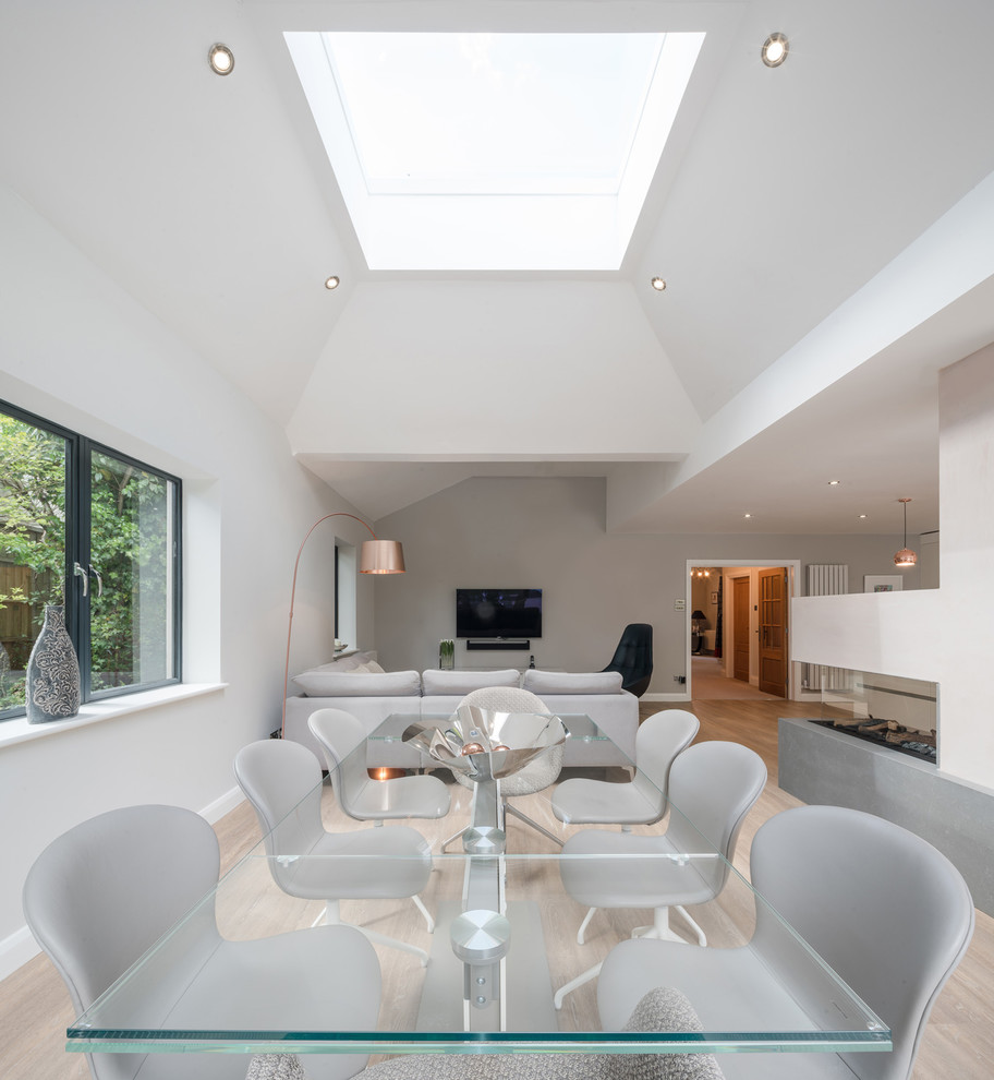 This is an example of a modern dining room in West Midlands.