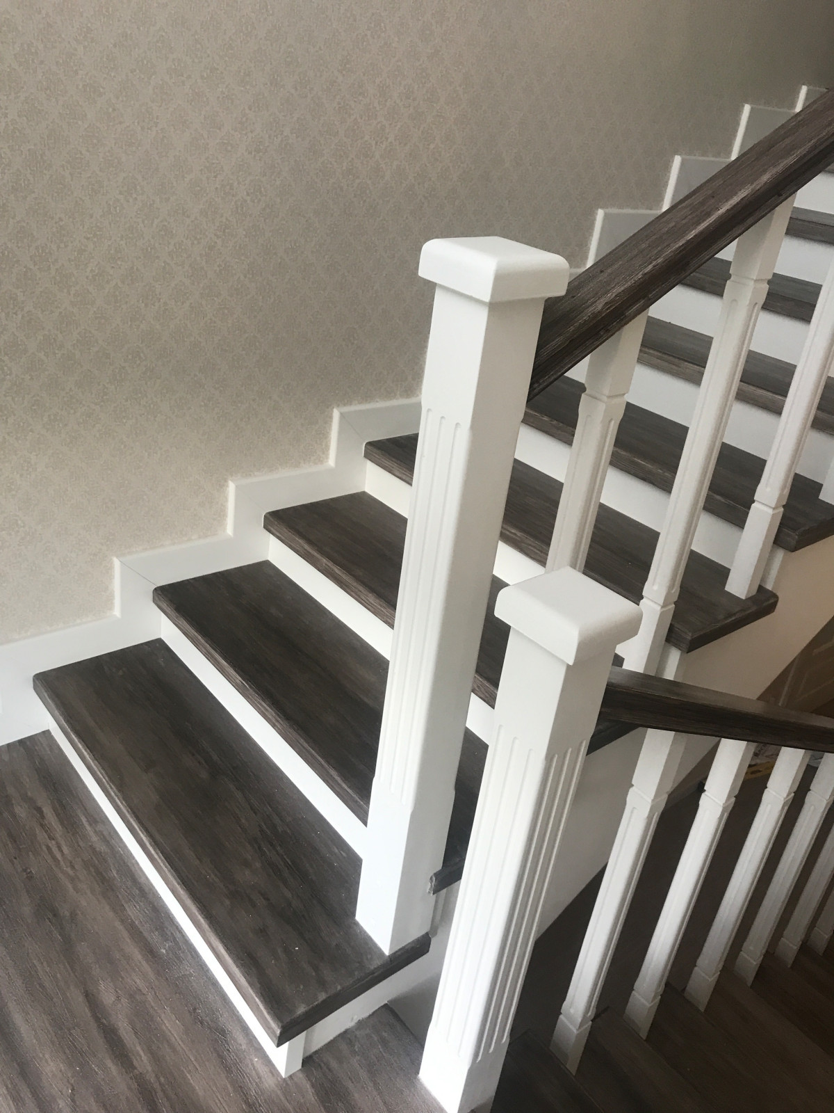 Лестница с фрезерованными балясинами