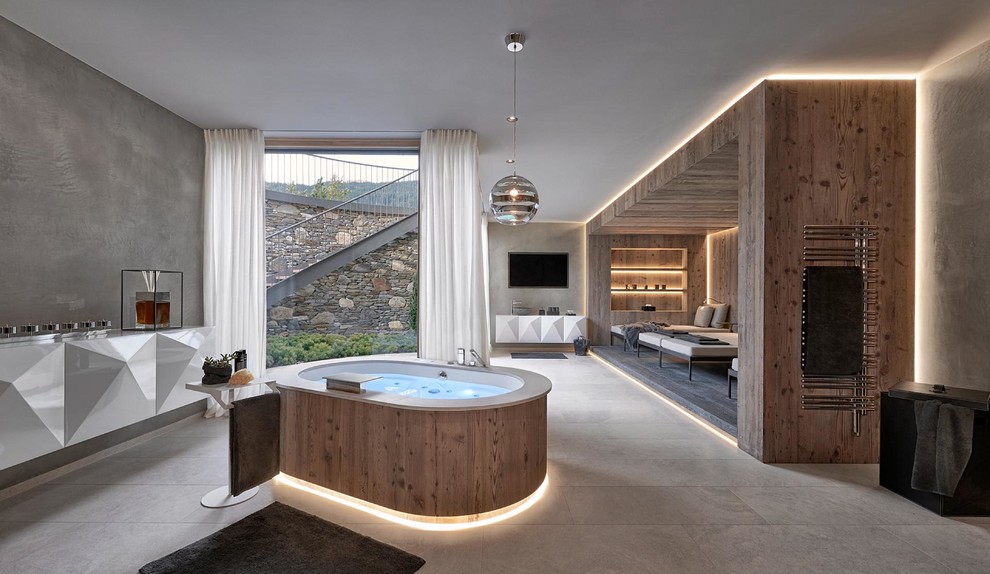 Moderner Pool in Sonstige