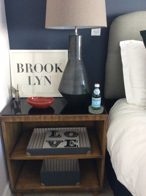 Inspiration for a mid-sized transitional guest dark wood floor bedroom remodel in Los Angeles with blue walls