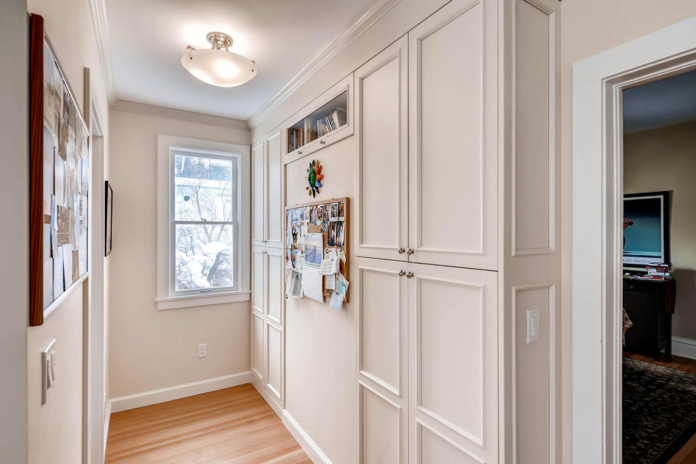 Example of a transitional home design design in Denver