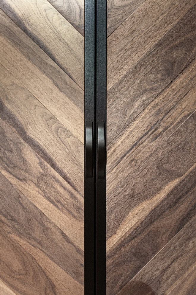 Шкаф на металлокаркасе