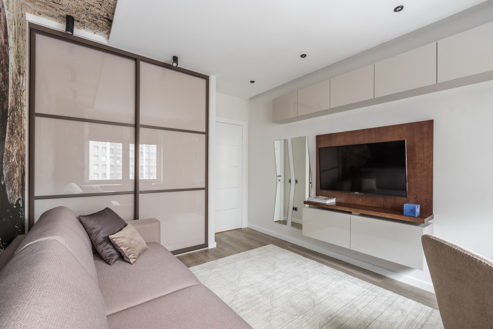 Реализованный проект спальни для молодого человека в Санкт-Петербурге