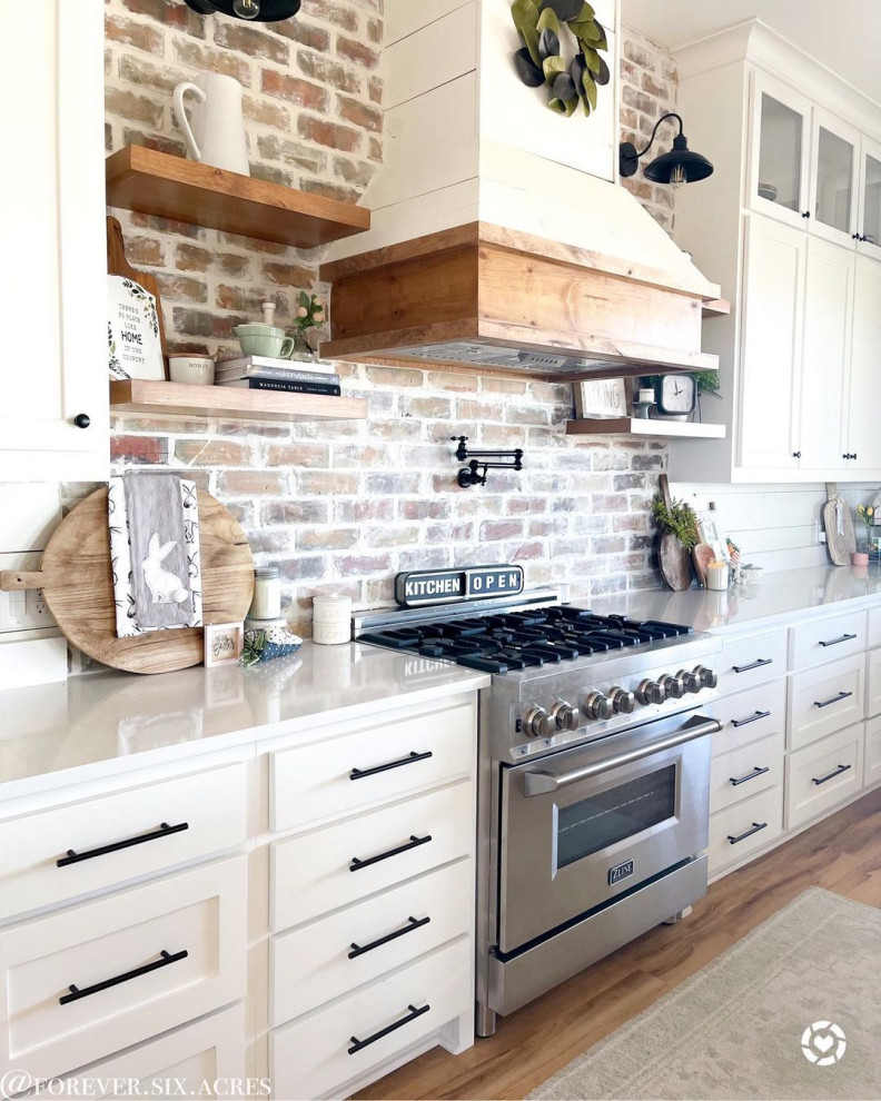 Example of a mid-sized mountain style kitchen design