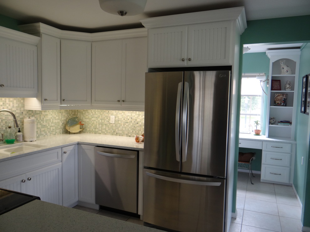Design ideas for a small beach style u-shaped open plan kitchen in Tampa with an undermount sink, shaker cabinets, white cabinets, quartz benchtops, green splashback, glass tile splashback, stainless steel appliances, ceramic floors and with island.