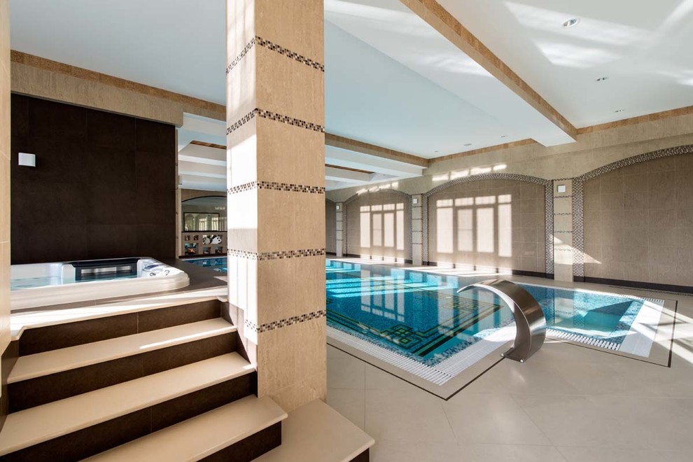 Частный бассейн в загородном доме