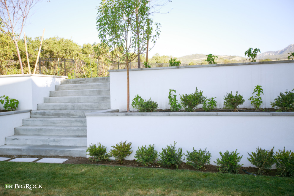 Contemporary sloped garden in Salt Lake City with a retaining wall.