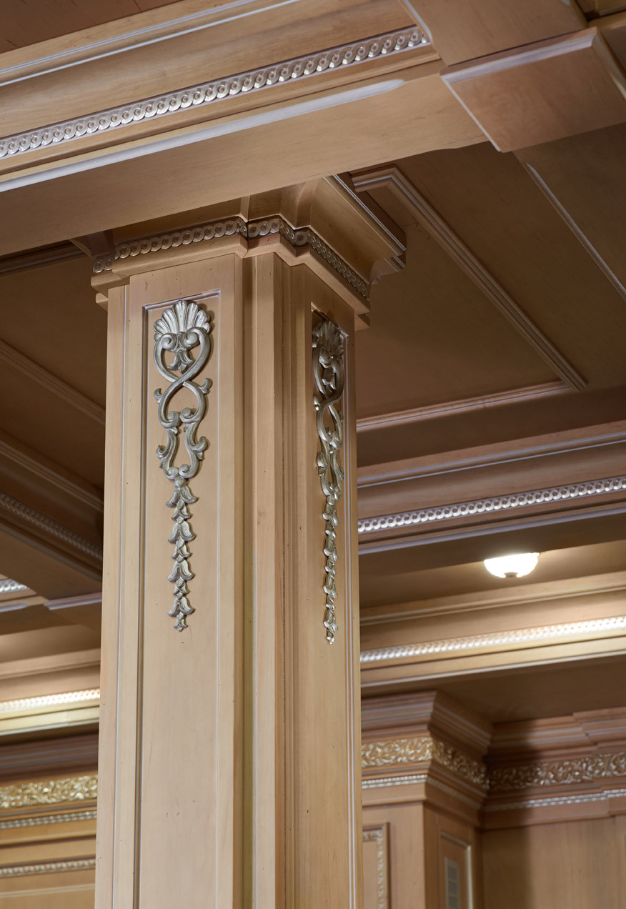 Каминный зал в классическом исполнении.