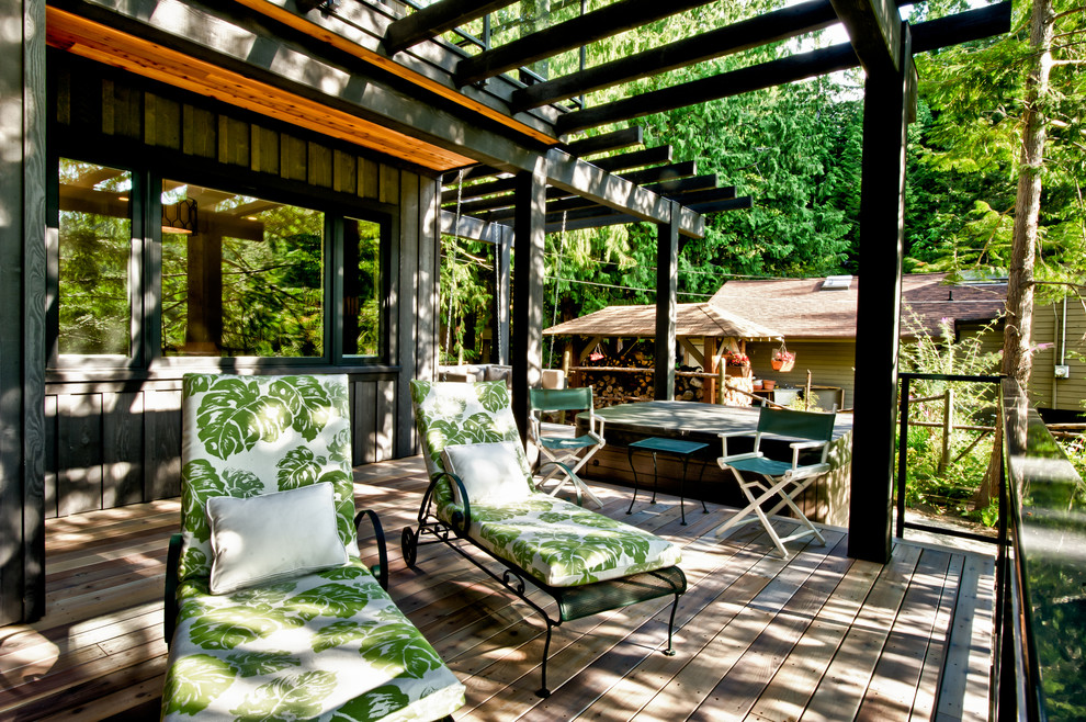 Inspiration for a mid-sized contemporary side yard deck in Vancouver with a pergola.