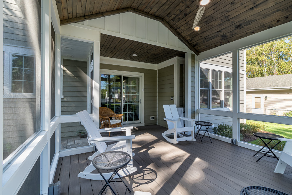 Spacious Screened Porch