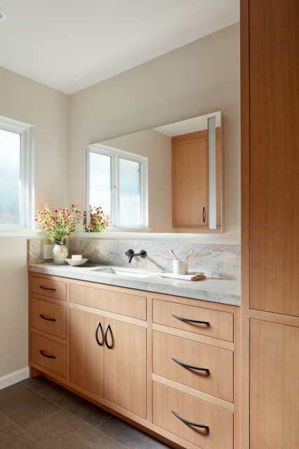 Saratoga Warmth modern-badezimmer