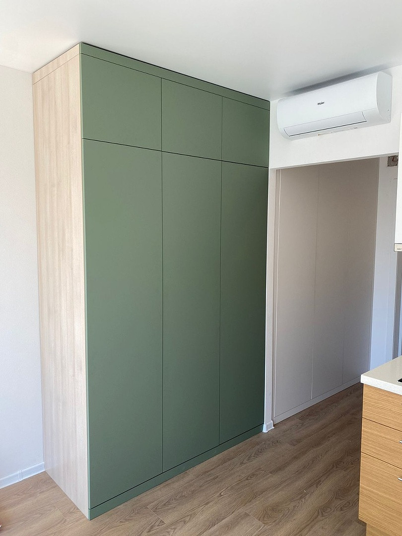 Распашные шкафы