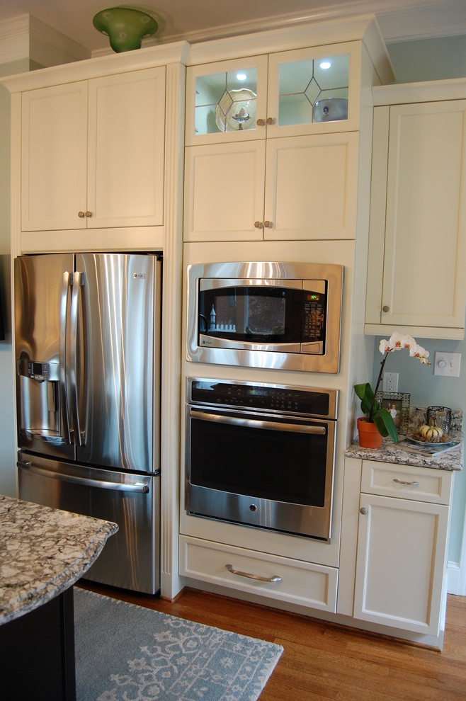 Eat-in kitchen - transitional u-shaped eat-in kitchen idea in Raleigh with an undermount sink, recessed-panel cabinets, white cabinets, quartzite countertops, white backsplash, subway tile backsplash and stainless steel appliances