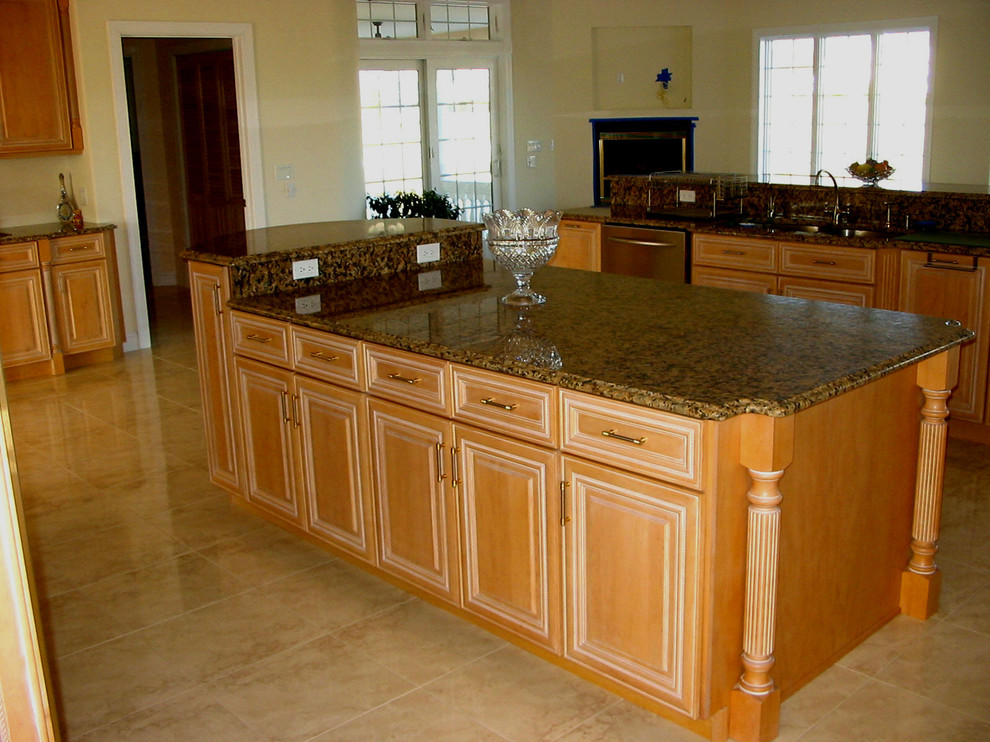 Kitchen - traditional kitchen idea