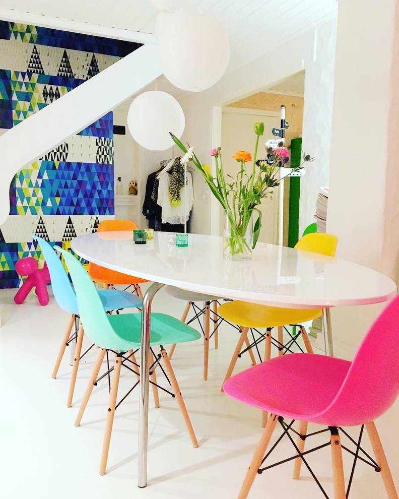 Mid-sized contemporary dining room in Gothenburg with white walls, light hardwood floors and no fireplace.