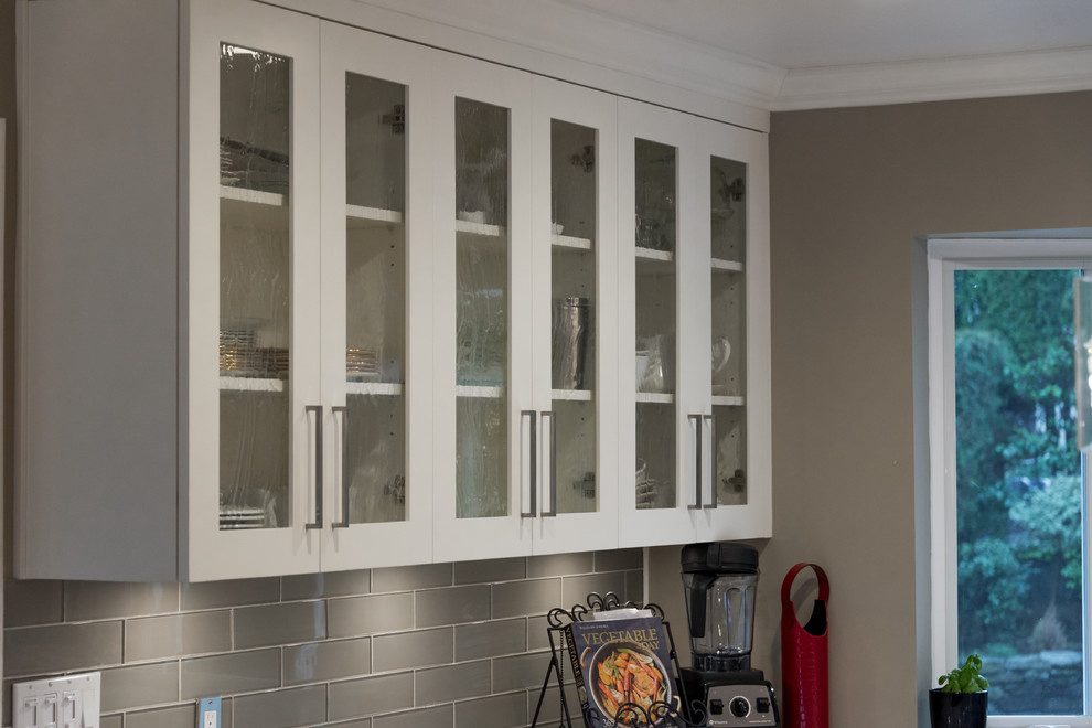 Inspiration for a transitional kitchen remodel in Vancouver