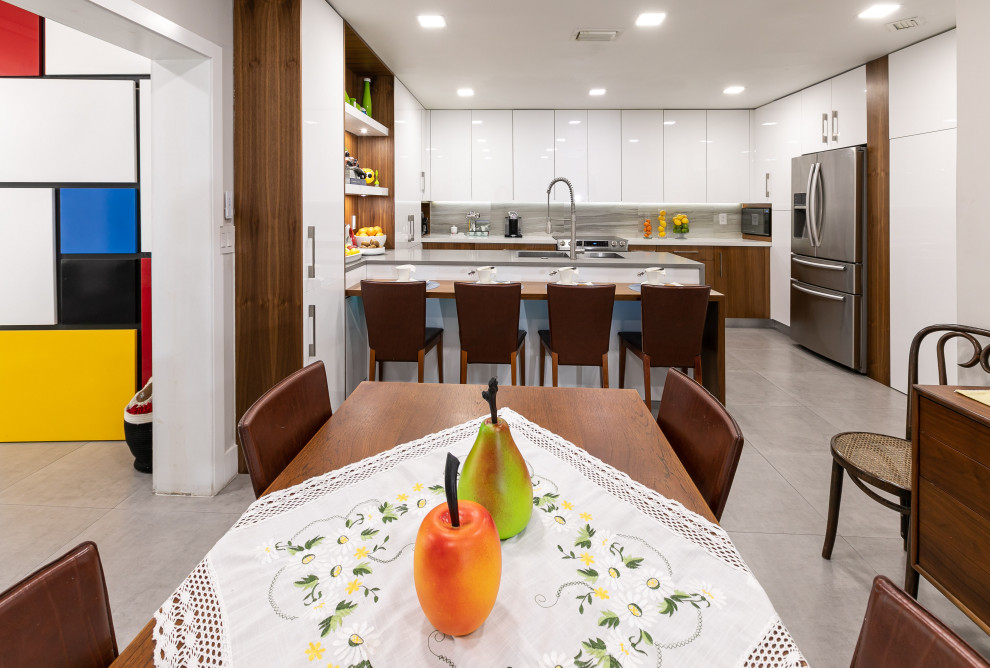 Inspiration for a 1950s home design remodel in Miami