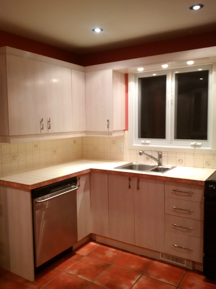 BEFORE - Kitchen - Two Tone Traditional