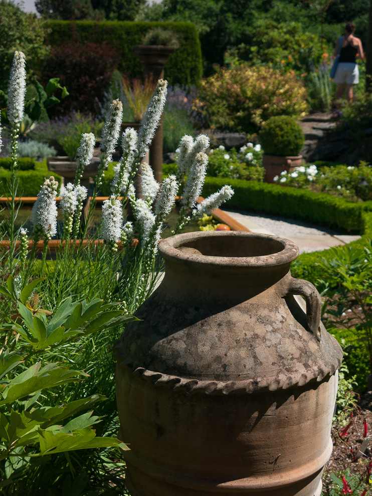 Inspiration for a mediterranean garden in Seattle.