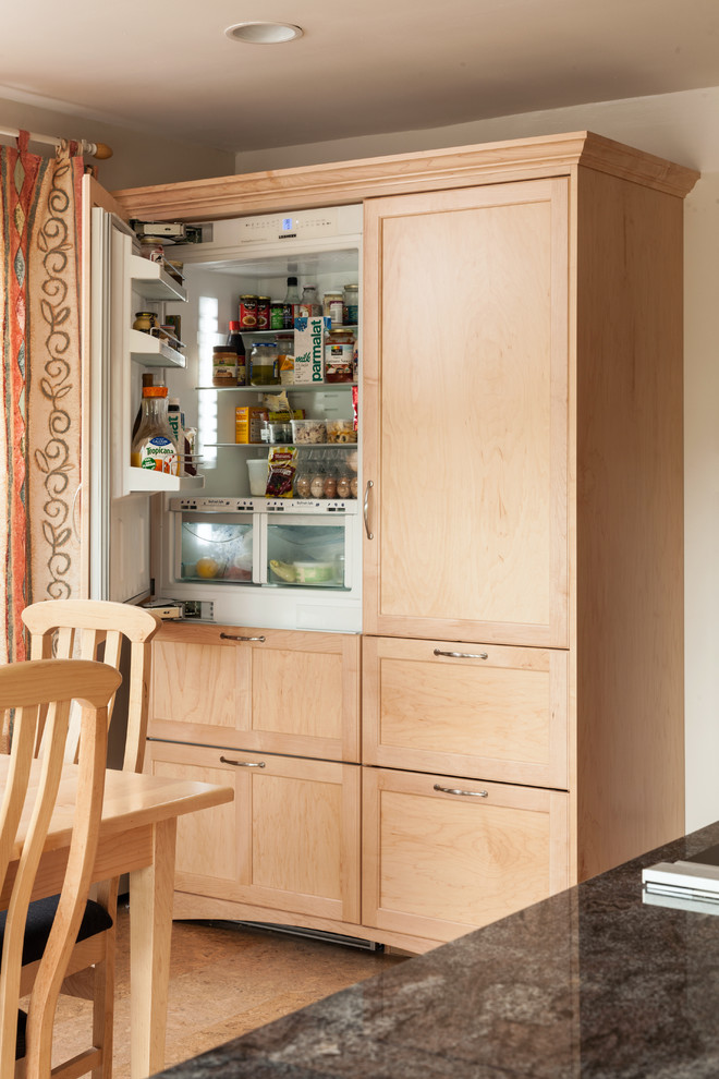 Example of a mid-sized transitional l-shaped cork floor eat-in kitchen design in Boston with an undermount sink, recessed-panel cabinets, light wood cabinets, granite countertops, beige backsplash, ceramic backsplash, stainless steel appliances, white walls and an island