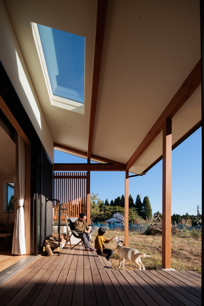 他の地域にあるおしゃれなウッドデッキの写真