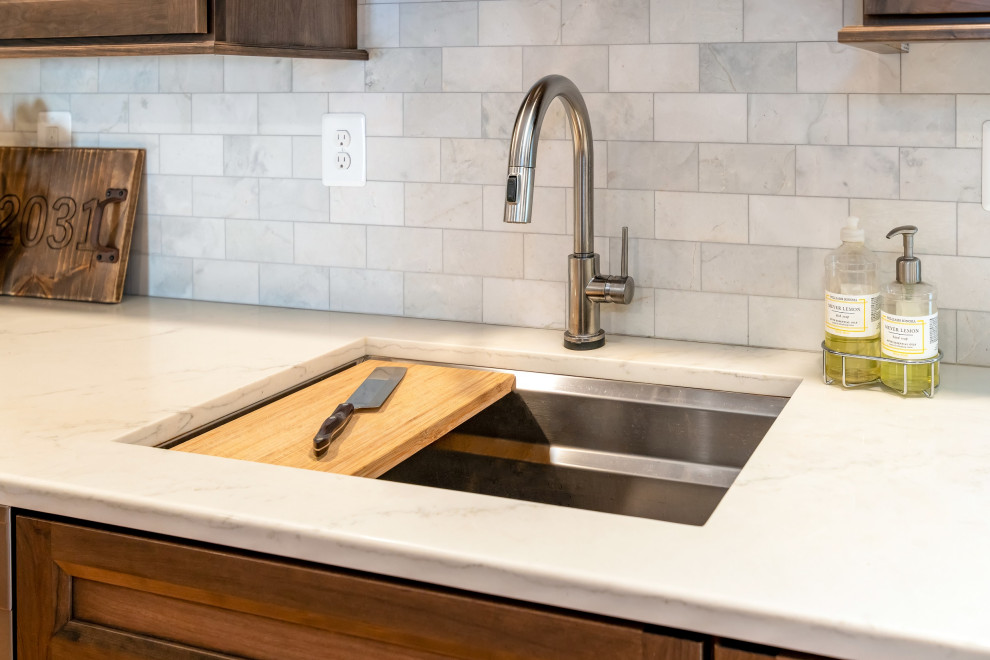 Kitchen - transitional kitchen idea in DC Metro