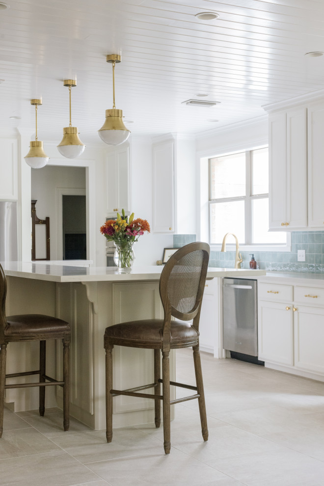 Transitional kitchen photo in Austin