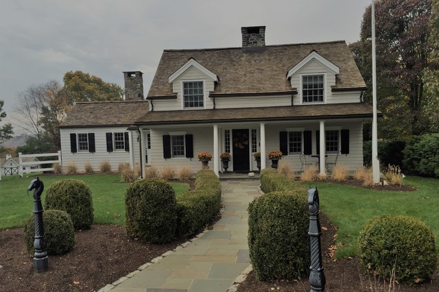 Armonk NY Farmhouse farmhouse-garden
