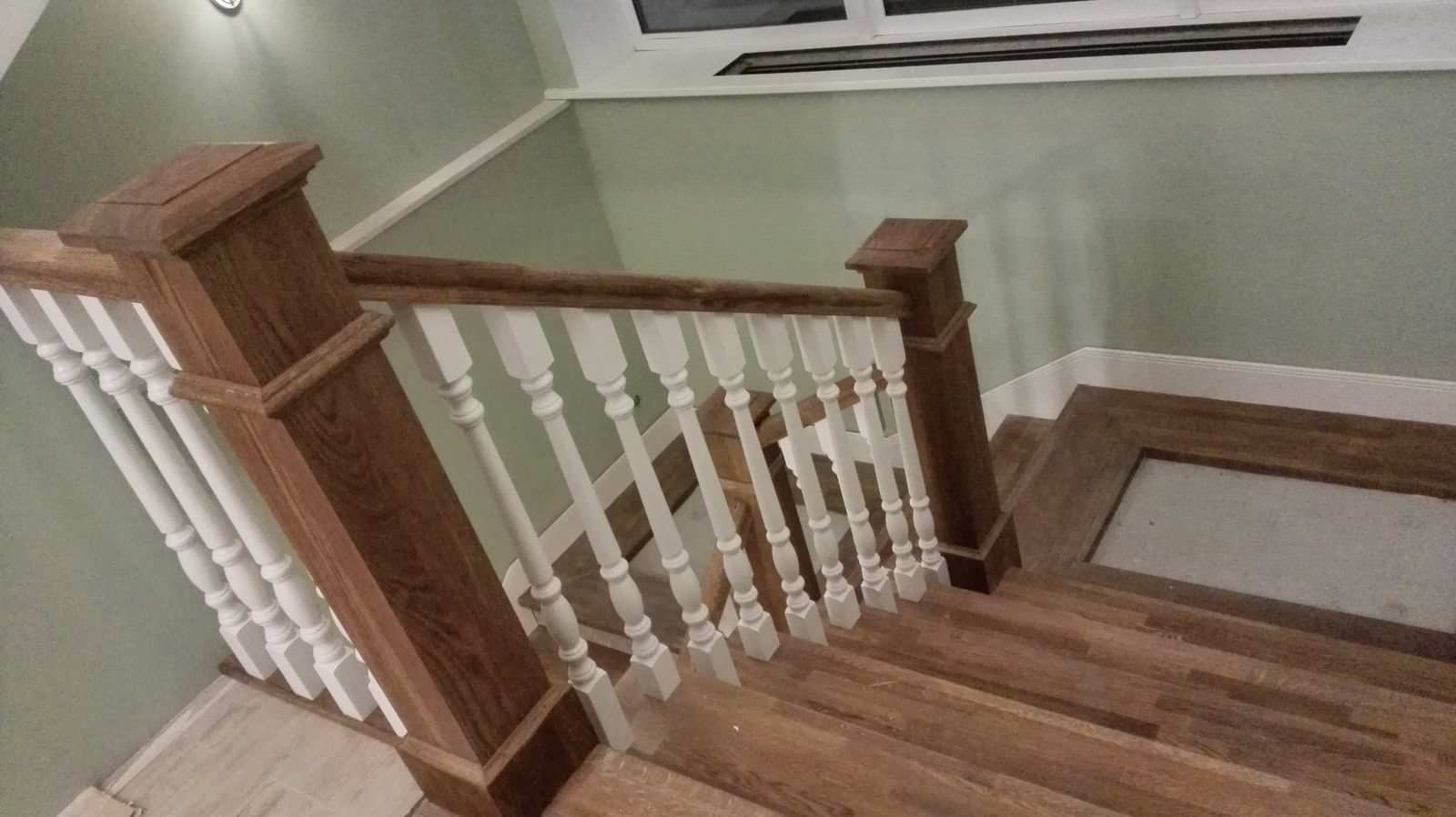 Облицовка лестницы дубом