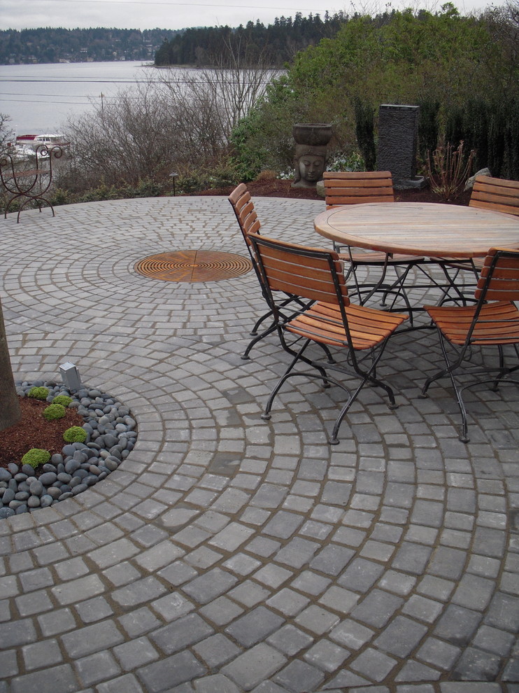 Photo of a small contemporary courtyard patio in Seattle with a fire feature and concrete pavers.