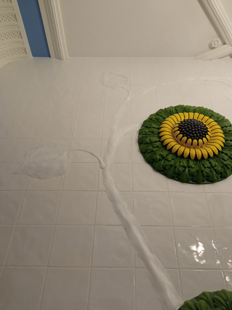 Рельефно-живописное панно в холле квартиры