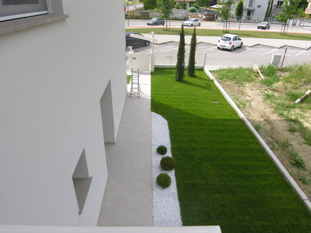 Villa bifamiliare contemporary-garden
