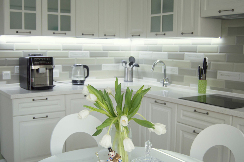 Кухня с камином