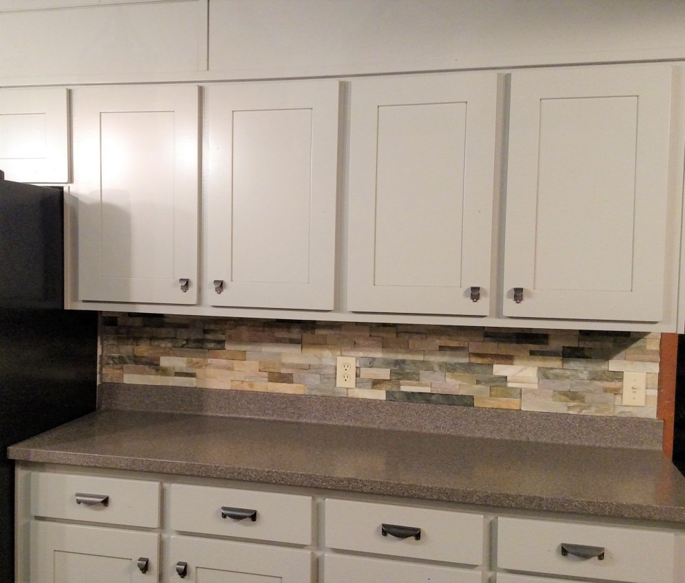 Example of a mountain style home design design in Atlanta