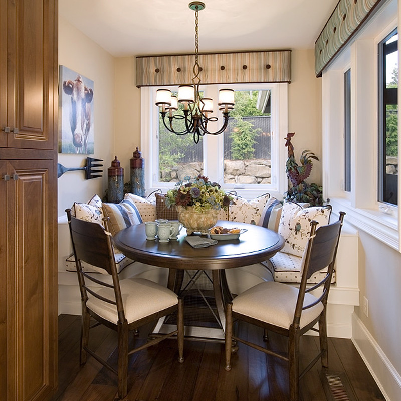 Design ideas for a traditional dining room in Portland.