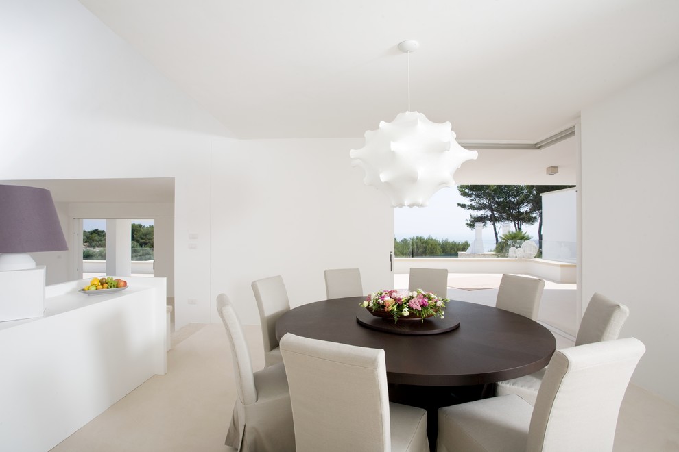 Inspiration for a contemporary dining room in Bari.