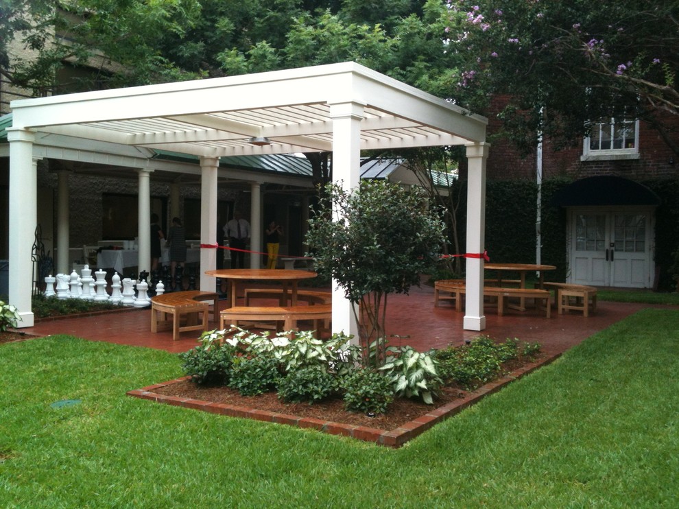 Design ideas for a traditional patio in New Orleans.