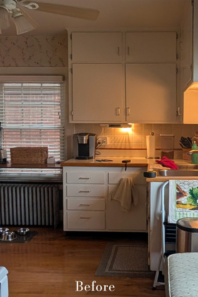 Example of a transitional kitchen design in Chicago