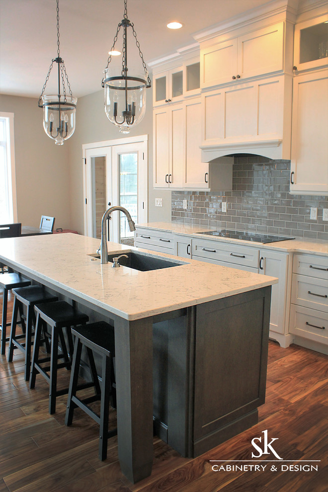 Example of a country kitchen design in Cedar Rapids