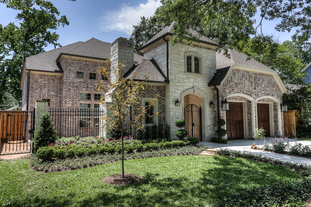 Entryway - transitional entryway idea in Houston