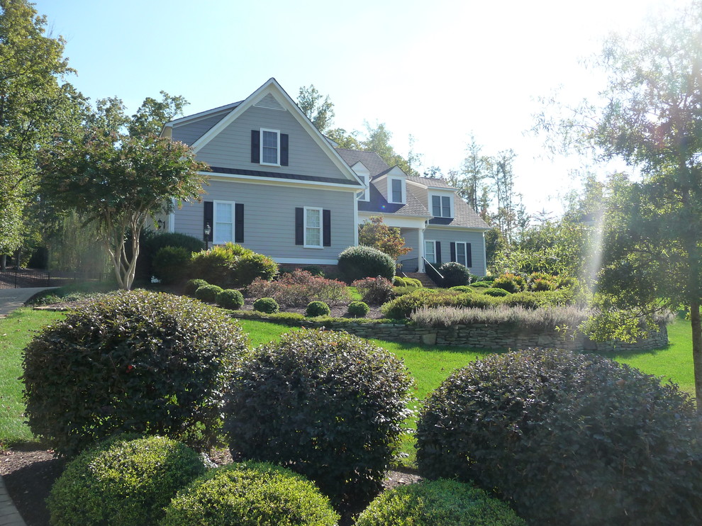 Elegant exterior home photo in Richmond
