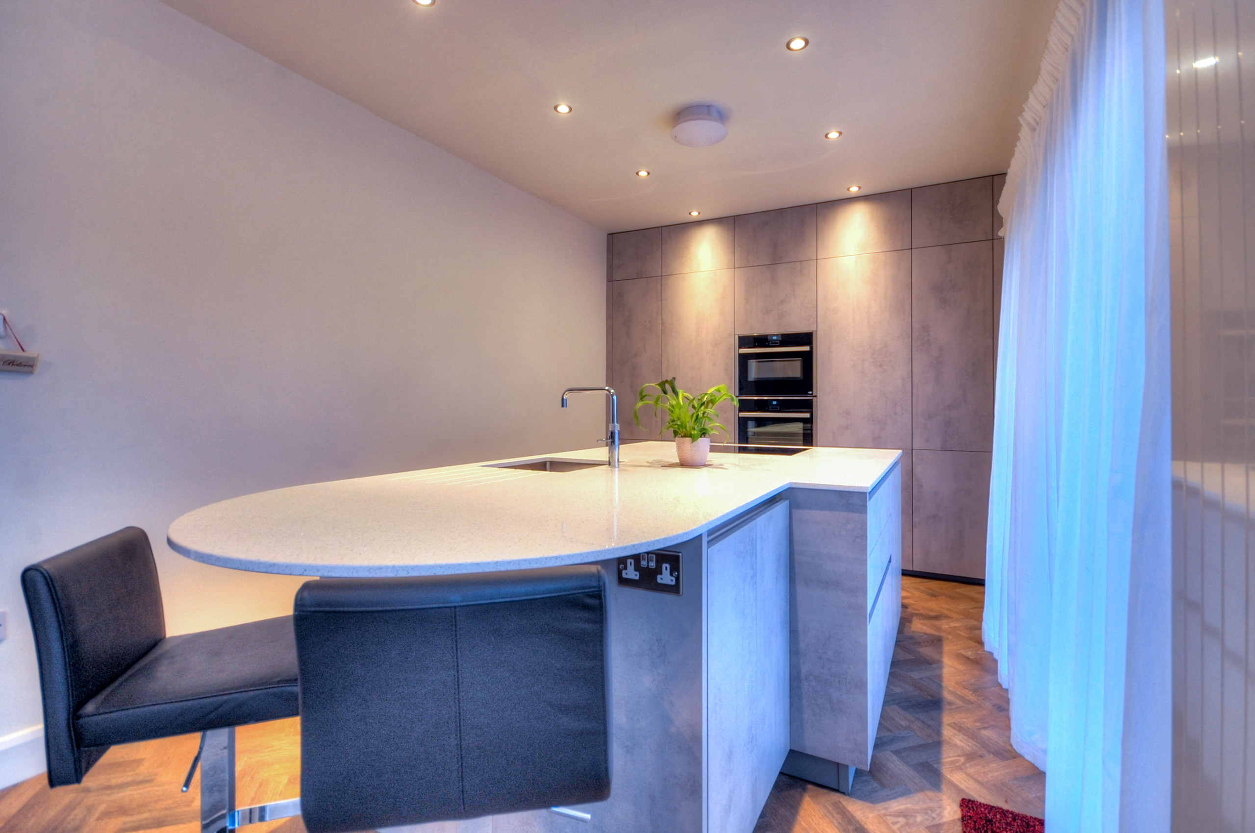 Handleless Kitchen in Concrete Finish