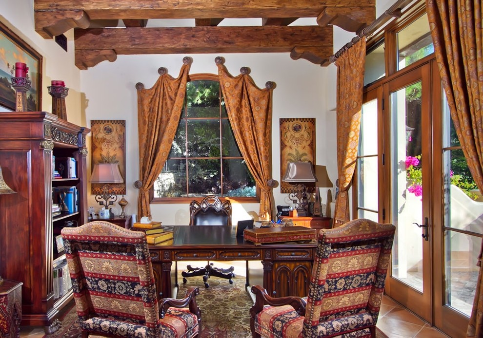 Traditional home office in San Diego.