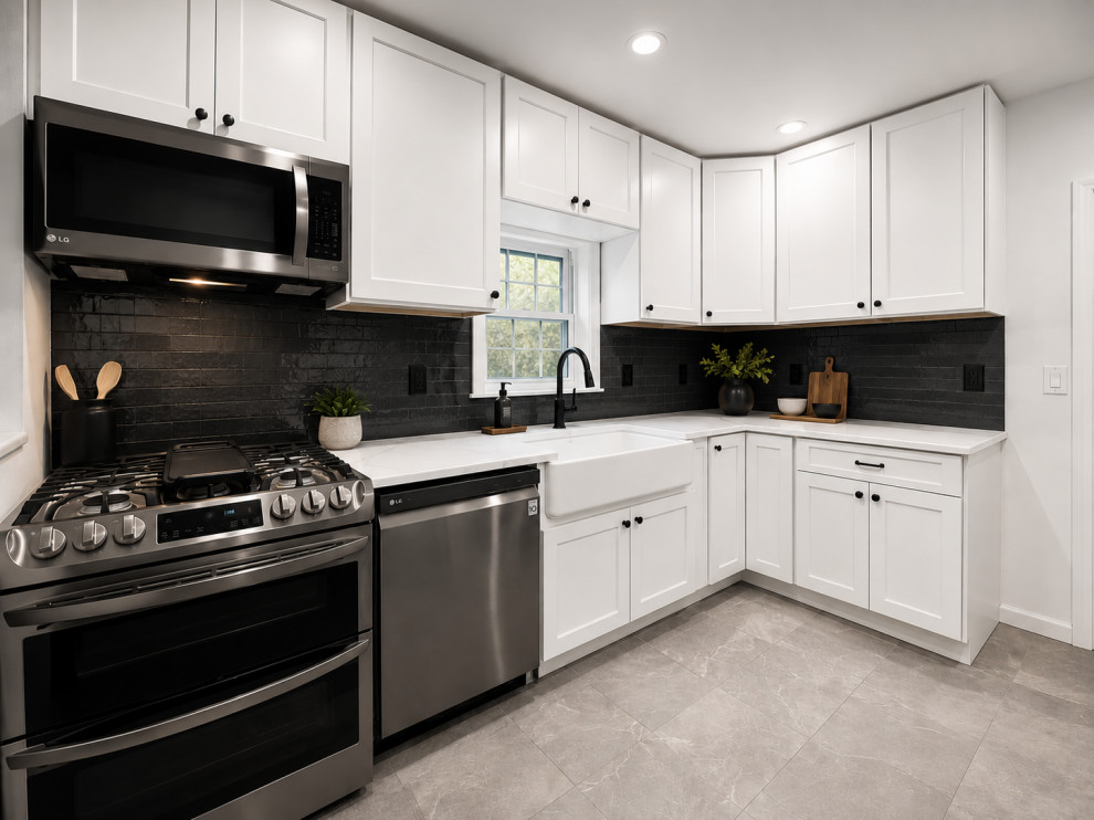 Jackson / Modern Black & White Kitchen