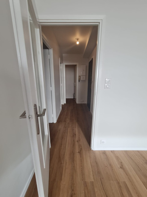C L E M E N C E A U contemporary-hall
