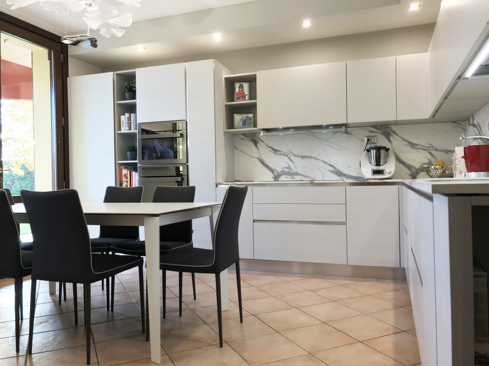 Design ideas for a large modern l-shaped open plan kitchen in Other with a double-bowl sink, flat-panel cabinets, white cabinets, quartzite benchtops, white splashback, stainless steel appliances, slate floors, no island, beige floor and multi-coloured benchtop.