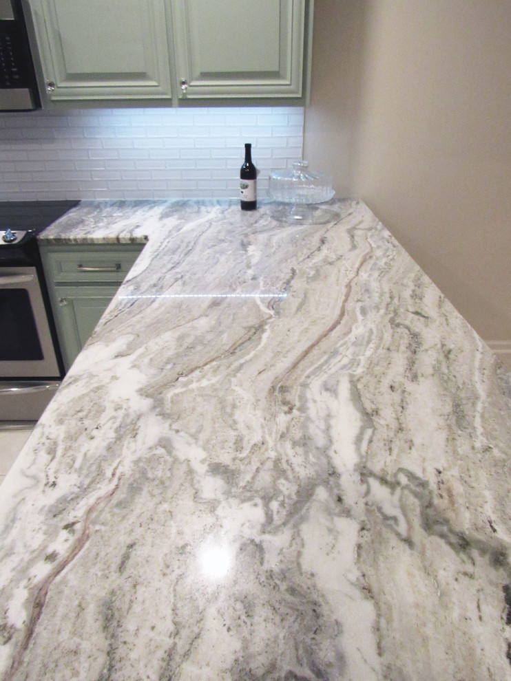 Inspiration for a mid-sized transitional u-shaped home design remodel in Columbus