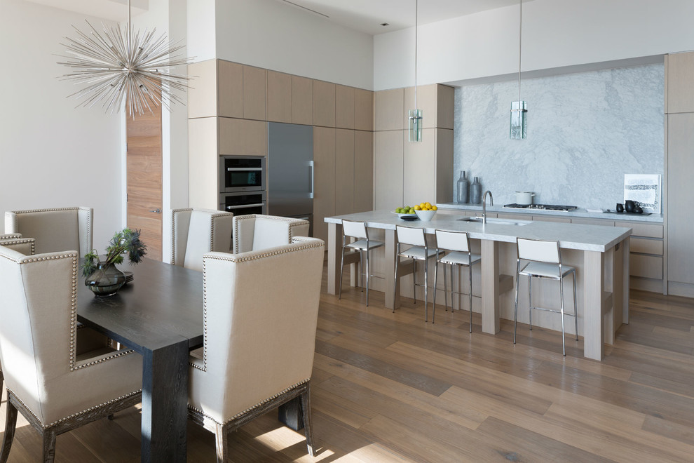 Transitional kitchen photo in Austin