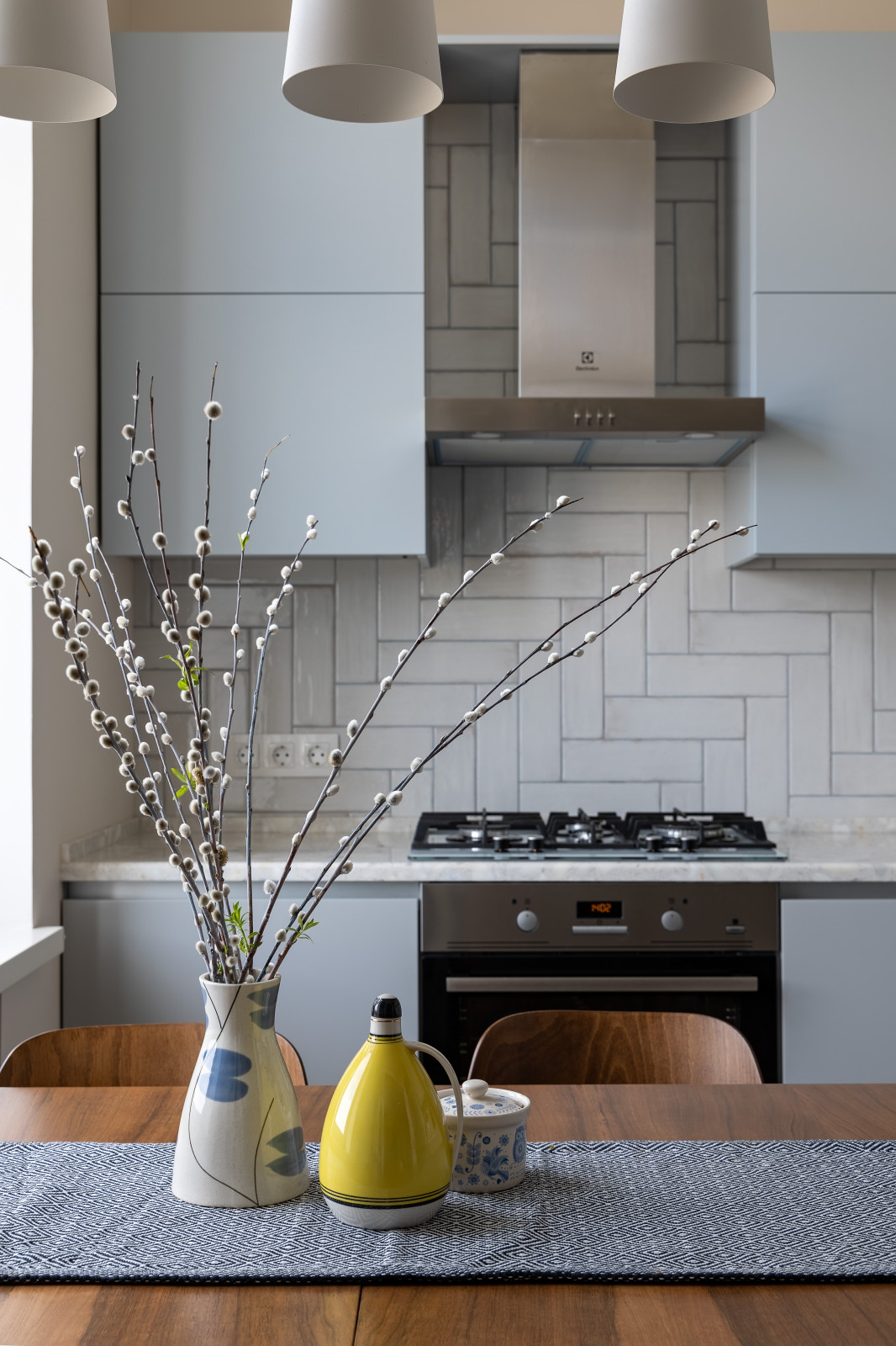 Квартира с желтым диваном